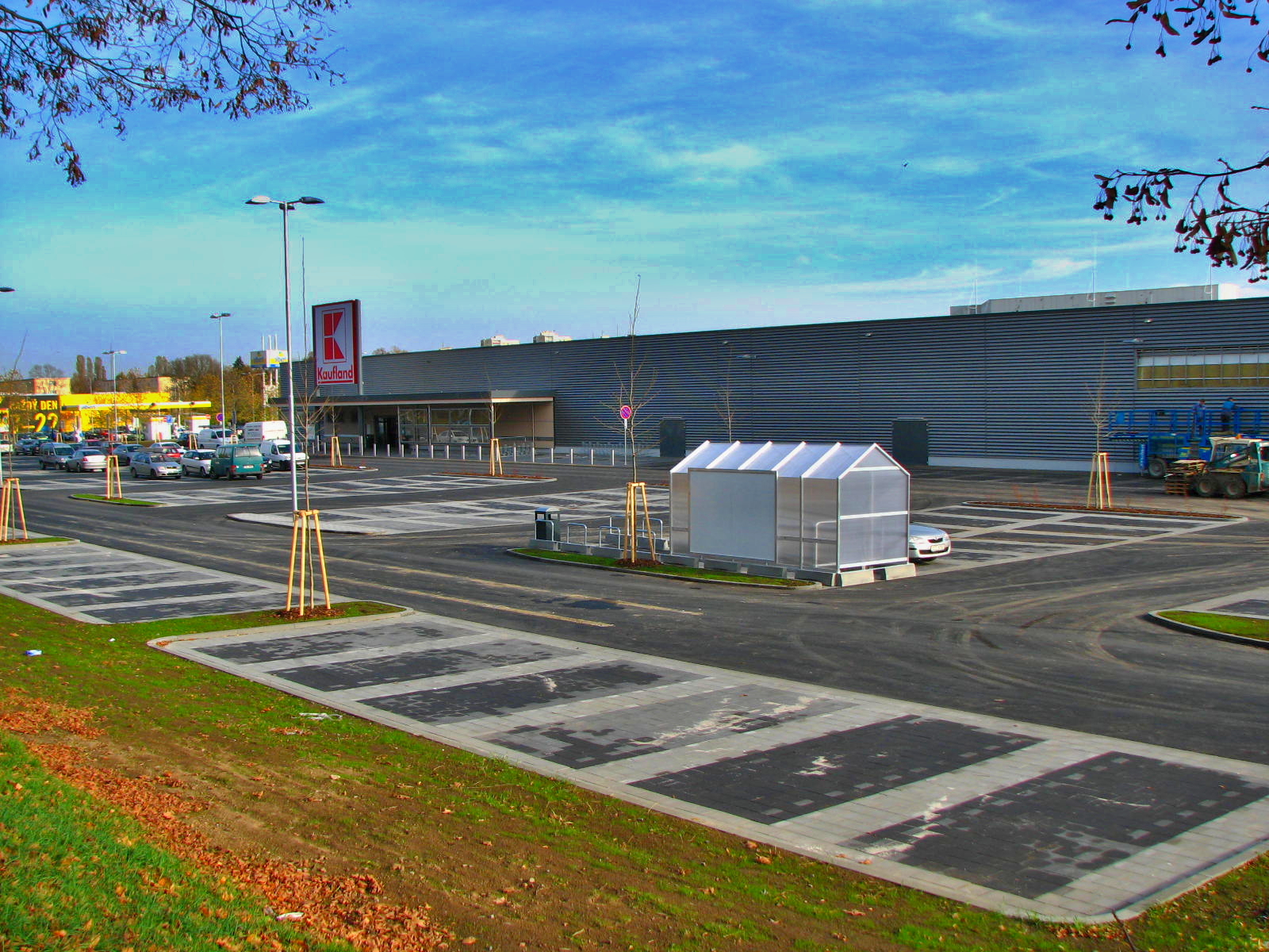 Kaufland-Olomoucká  GPS:49°55'51.102"N, 17°52'26.016"E