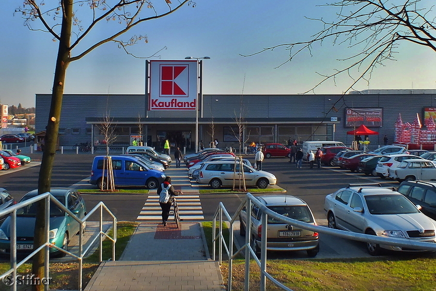  Kaufland Olomoucká ulice - GPS: 49°55'52.440"N, 17°52'28.178"E